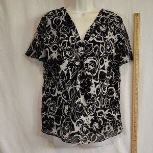East 5th Black and White Floral Blouse